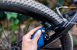 cyclist how to remove rust from bike bolts step 3 image